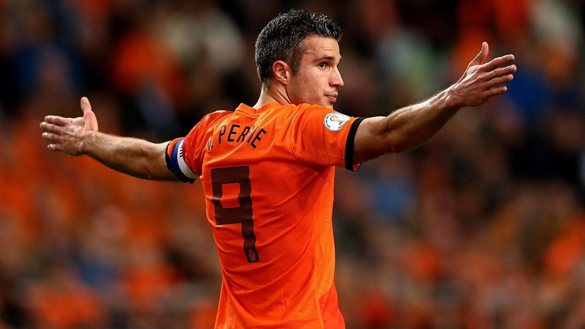 世界杯：媒体评选“最感人一幕”——球员安慰哭泣的对手小球迷